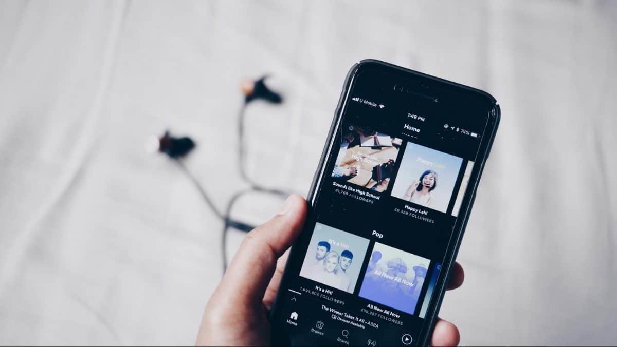 Spotify mostrado en la pantalla de un teléfono inteligente 