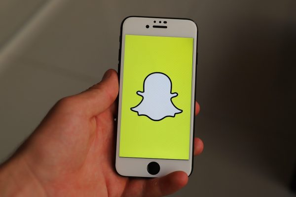 Un iPhone con la aplicación Snapchat abierta