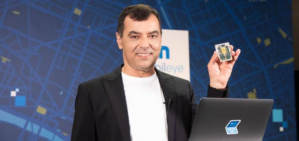 El director ejecutivo de Mobileye, el profesor Amnon Shashua, presenta el nuevo chip lidar.