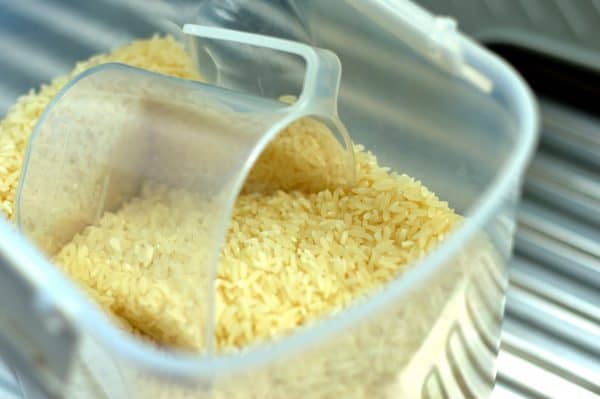 El truco del grano de arroz es una solución arriesgada para secar los AirPods