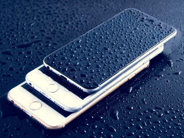 Cuando se detecte líquido en el conector Lightning, desconecte su iPhone