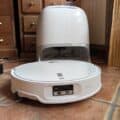 Qrevo Curv 2 Pro el robot que limpia tu casa solo y se encarga hasta de su propia limpieza